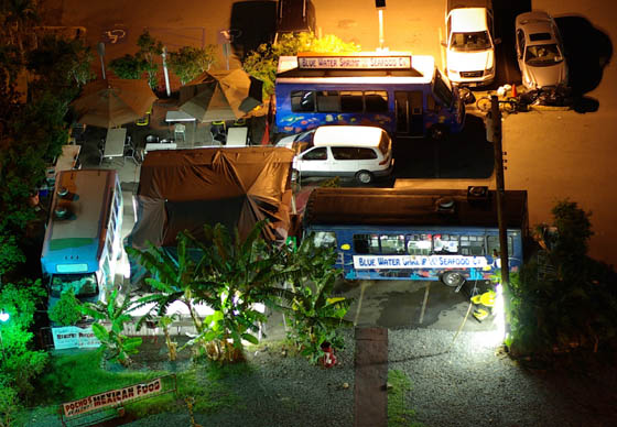 Bus seafood, Waikiki